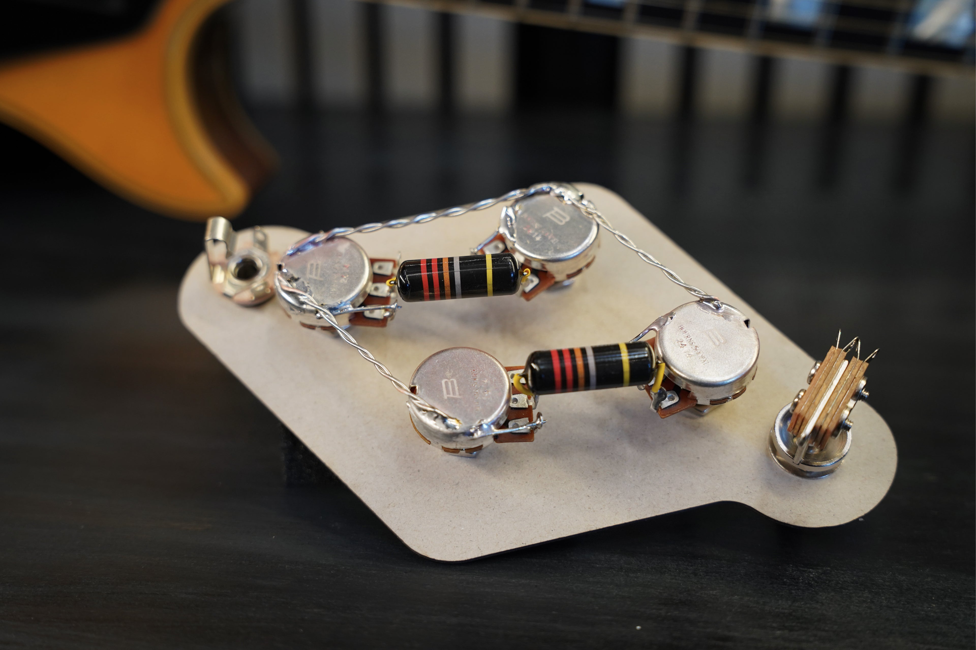 Les Paul-Style Control Panel